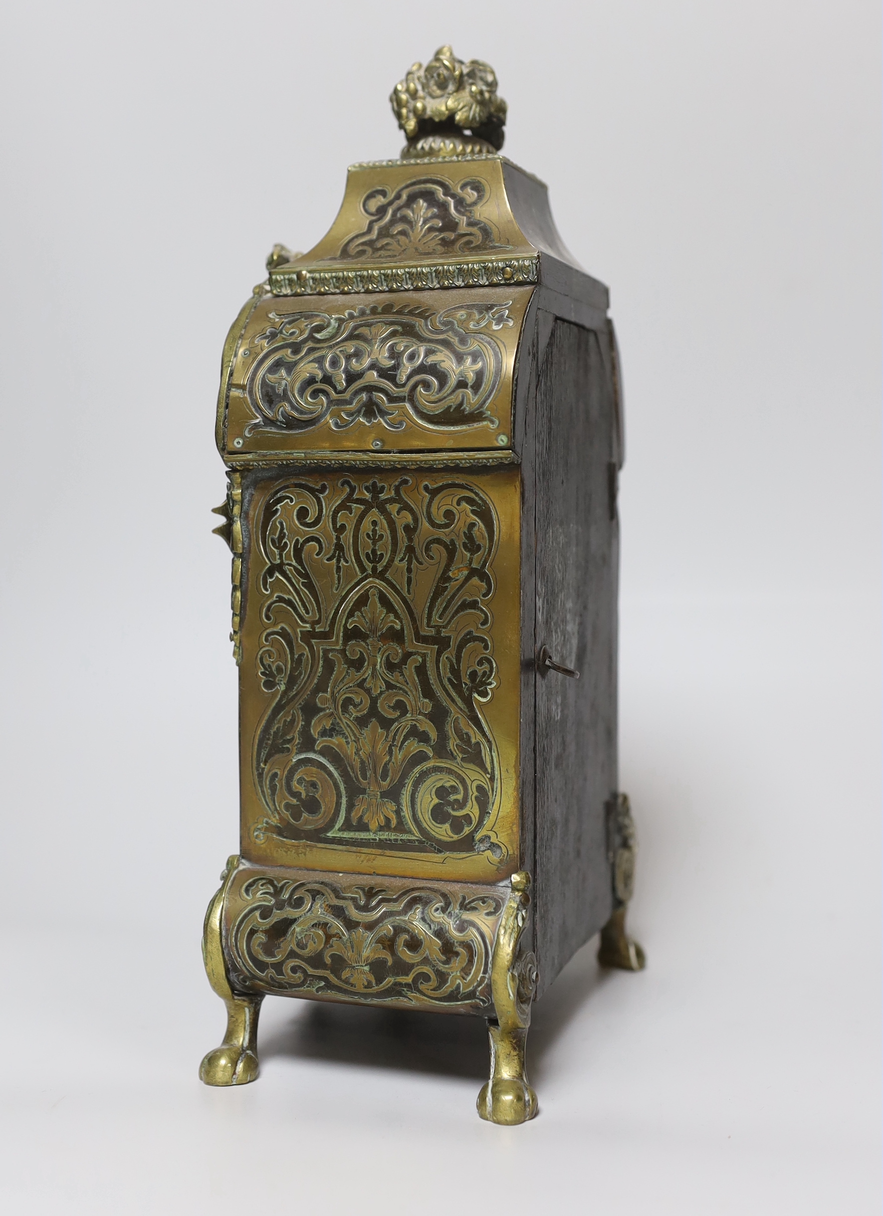 A late 19th century French brass Boulle work mantel clock, with key and pendulum, 30cm high